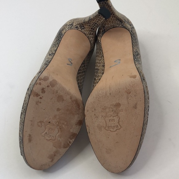 Stuart Weitzman tan/gray croc embossed peep toe heels - Picture 7 of 7